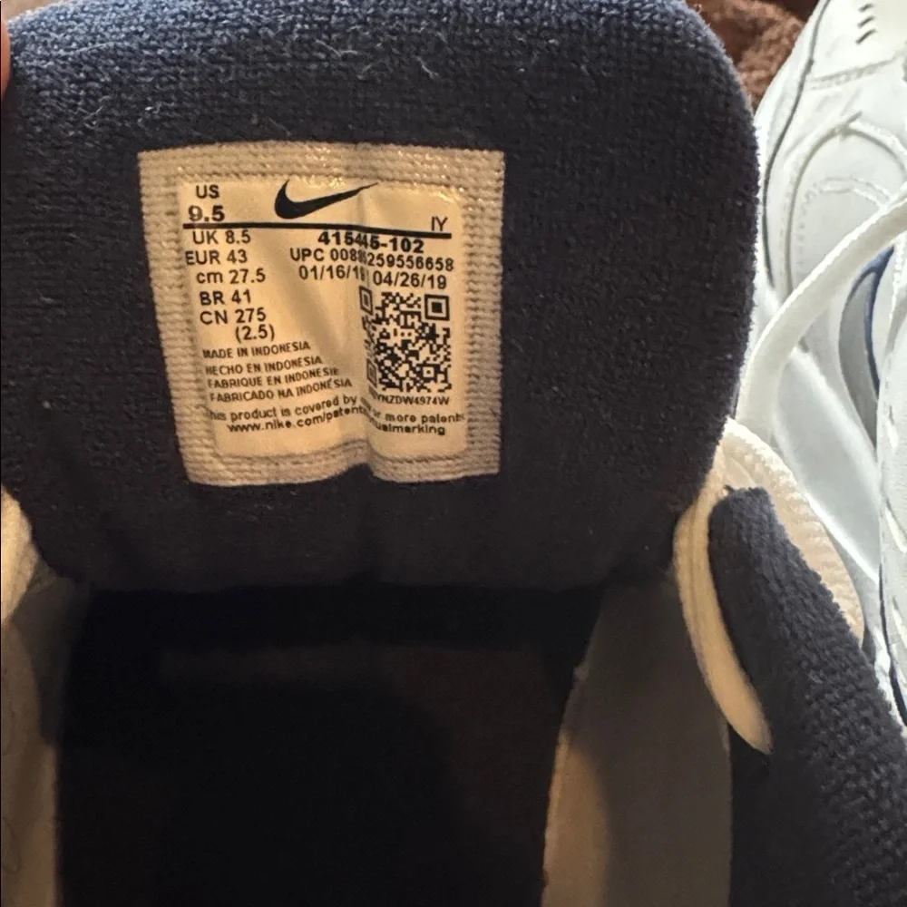 Nike Air Monarch IV Size 9.5